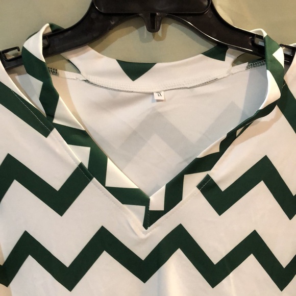 White and Green Blouse - Picture 2 of 7
